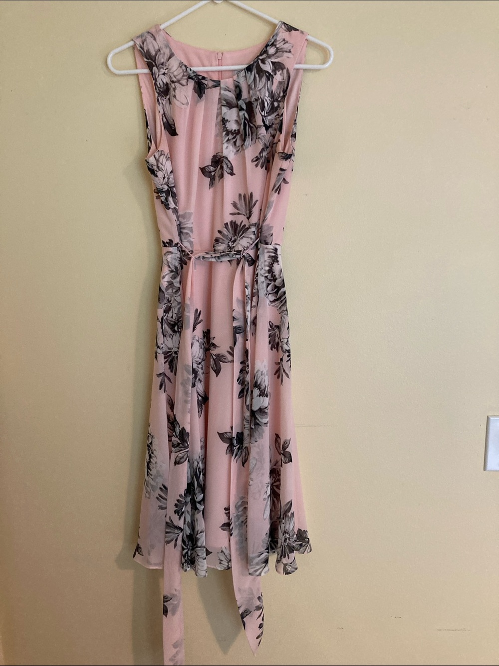 Sleeveless Blush Pink Floral Midi Dress with Tie Waist